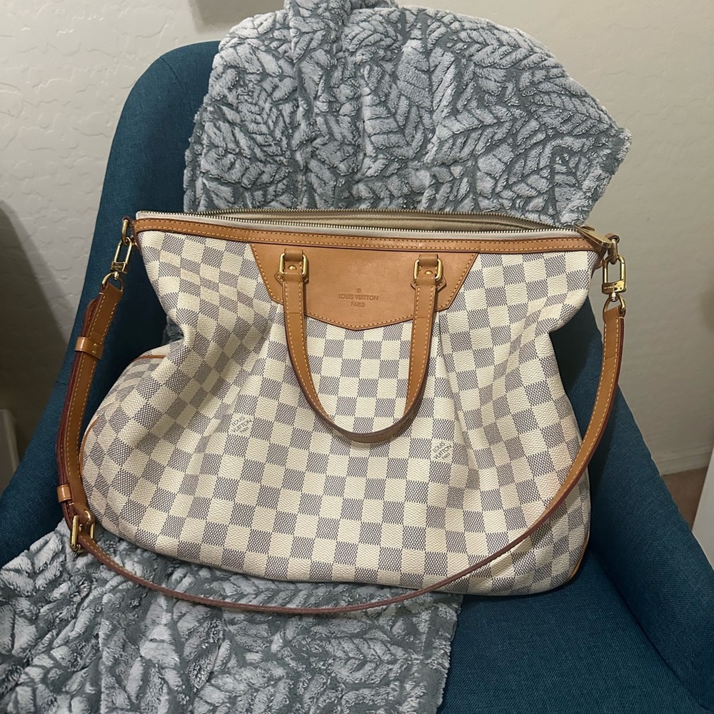 LOUIS VUITTON Siracusa GM Damier Azur
Shoulder Tote Bag